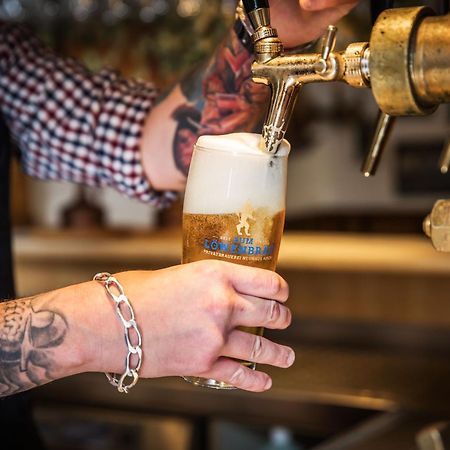 Brauereigasthof Zum Loewenbraeu Adelsdorf Bagian luar foto