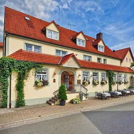 Brauereigasthof Zum Loewenbraeu Adelsdorf Bagian luar foto