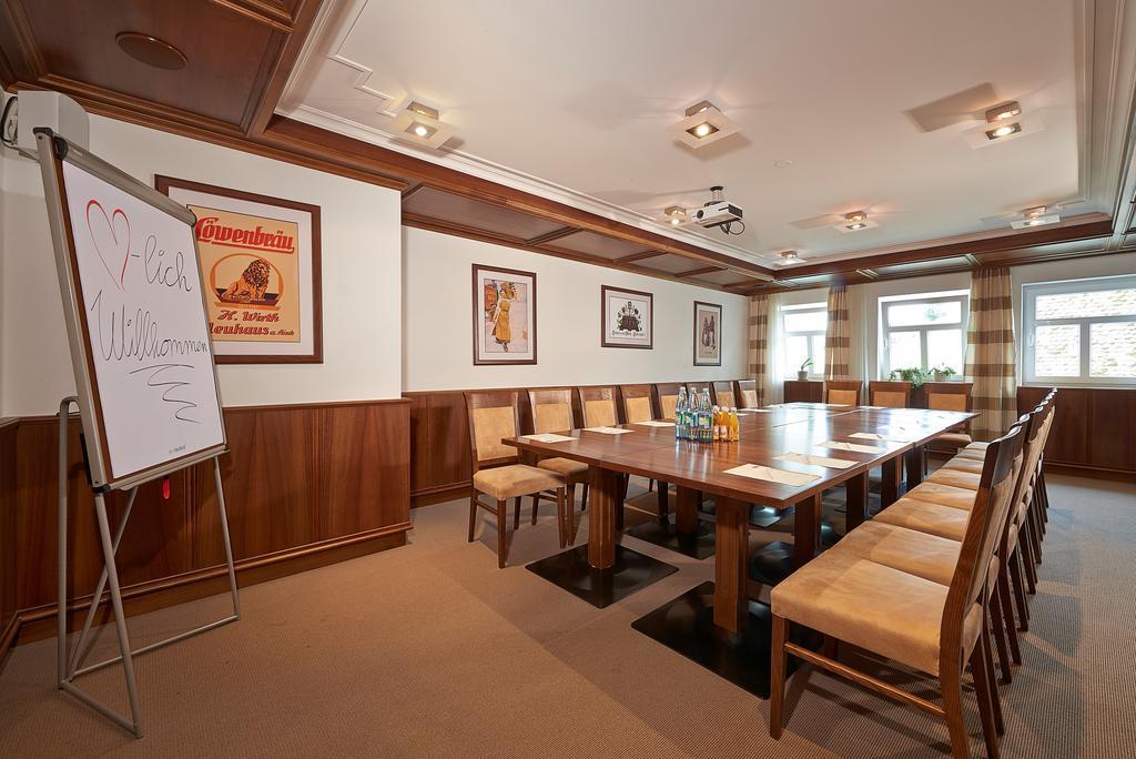 Brauereigasthof Zum Loewenbraeu Adelsdorf Bagian luar foto