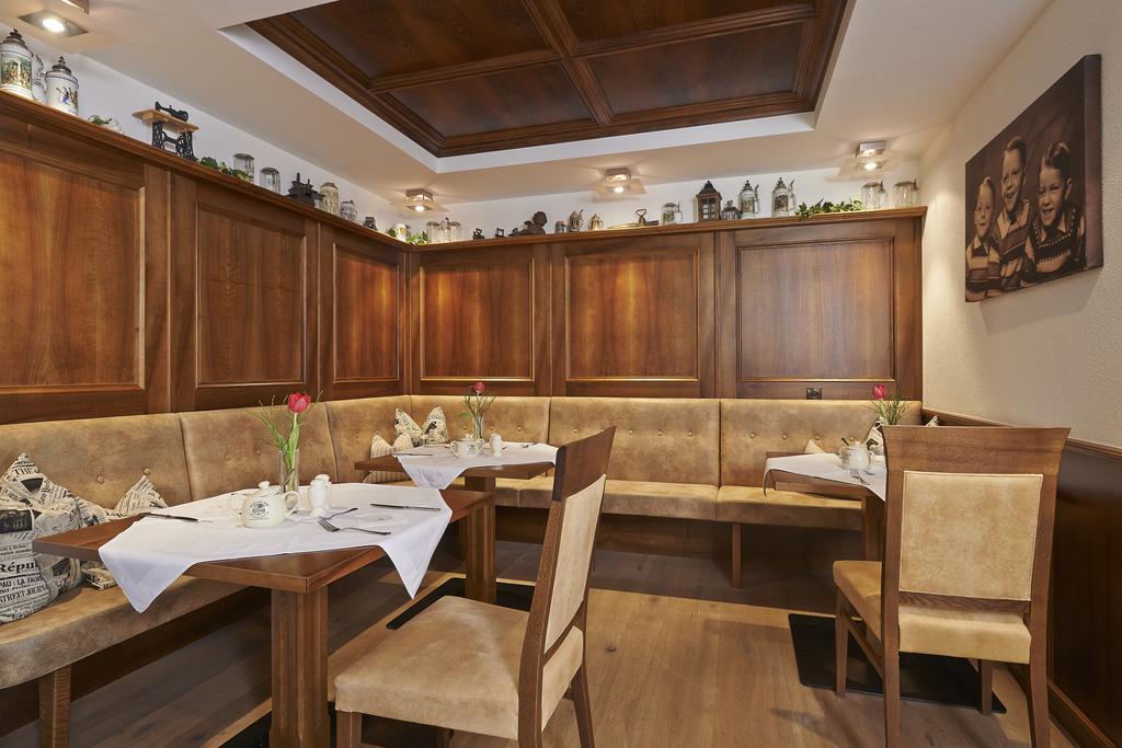 Brauereigasthof Zum Loewenbraeu Adelsdorf Bagian luar foto