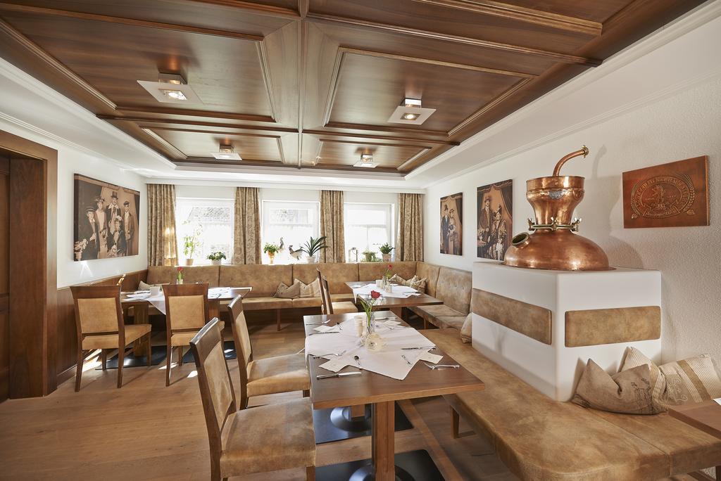 Brauereigasthof Zum Loewenbraeu Adelsdorf Bagian luar foto