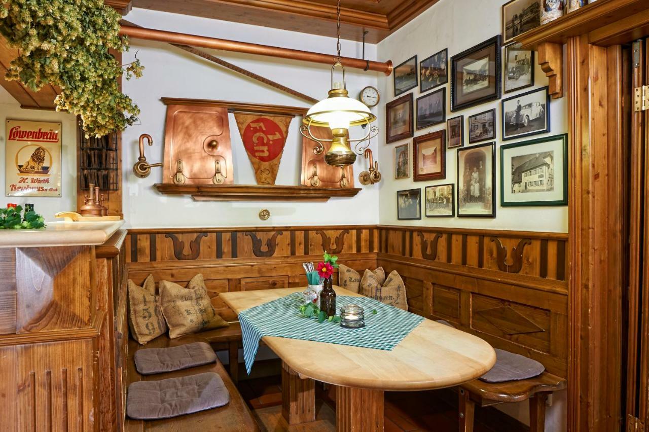 Brauereigasthof Zum Loewenbraeu Adelsdorf Bagian luar foto